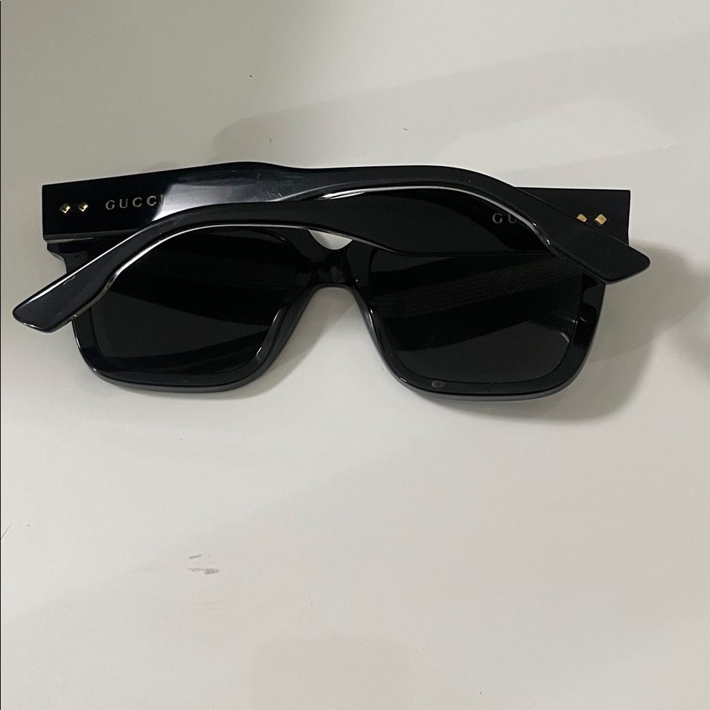 Gucci Black Oversized Sunglasses - Picture 2 of 2